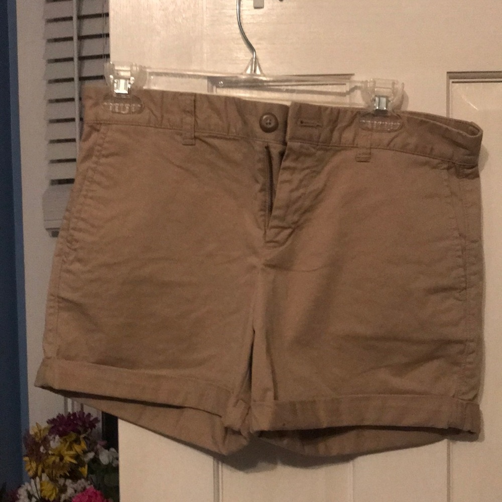 Gap girlfriend khaki shorts